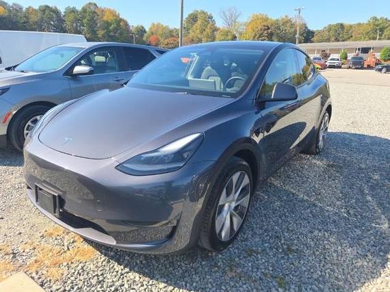 TESLA MODEL Y 2023 7SAYGDEE1PA179817 image
